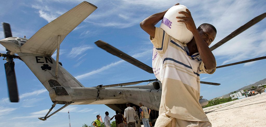 ne of the local staff of the World Food Organization (WFP) carries a bag of rice supplied by the WFP for distribution to the victims of the tropical storm "Ike". 10 September 2008