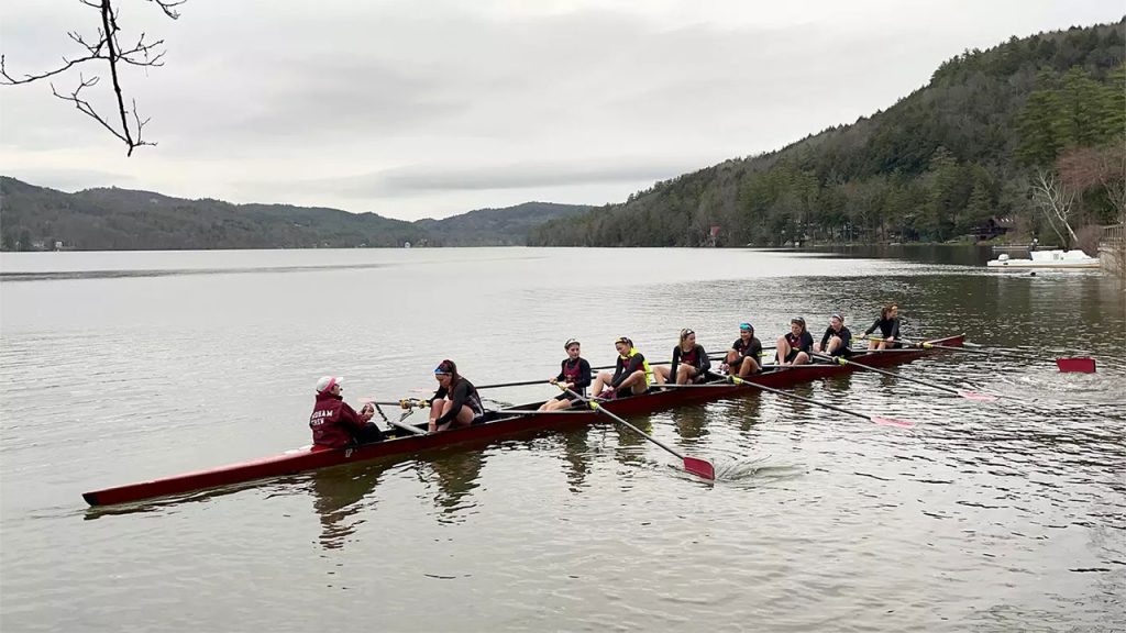 Varsity 8 Claims Gold at Spring Metropolitan Championships