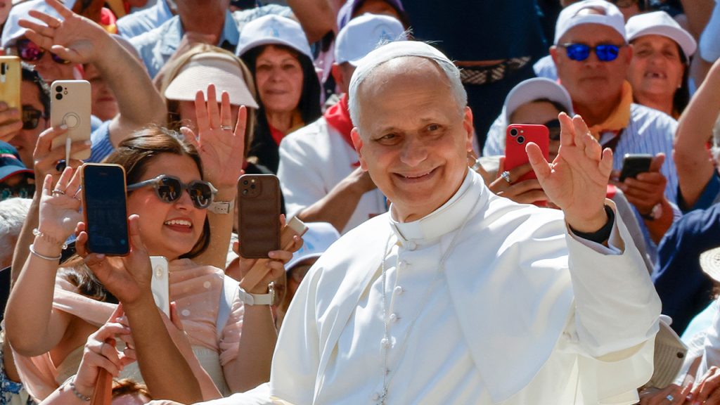 Vatican, June 4, 2025. Pope Leo XIV waves to the faithful as he arrives for his weekly general audience in St. Peter’s Square.